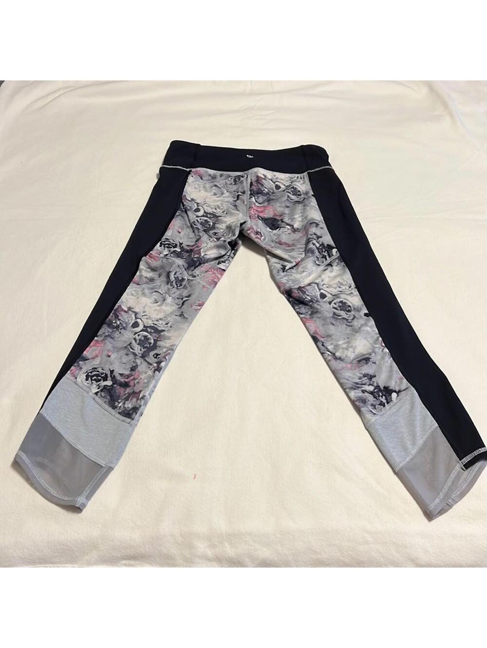 Lululemon If You’re Lucky Capri Size Four - Picture 5 of 9